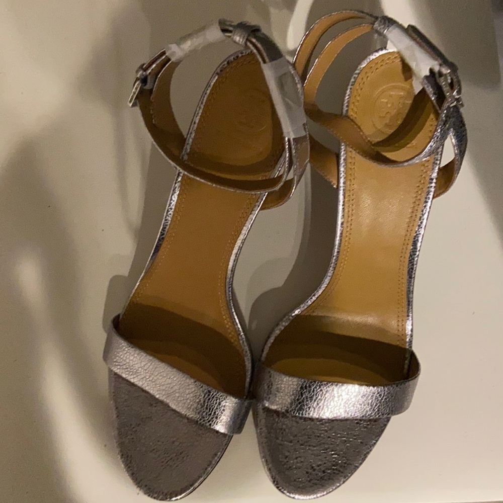 NEW AUTHENTIC TORY BURCH SANDAL